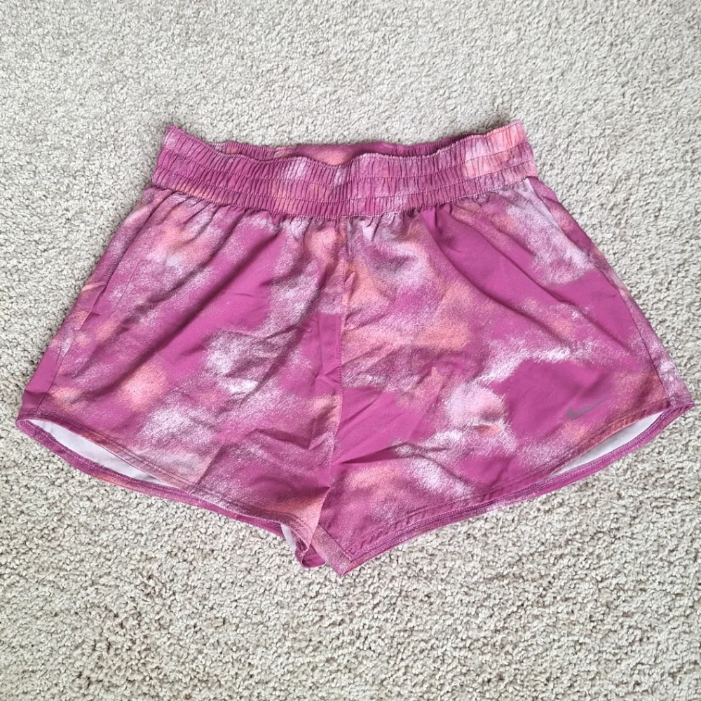 Nike Dri Fit Pink And White Abstract Athletic Running Shorts - Size Medium - NWT